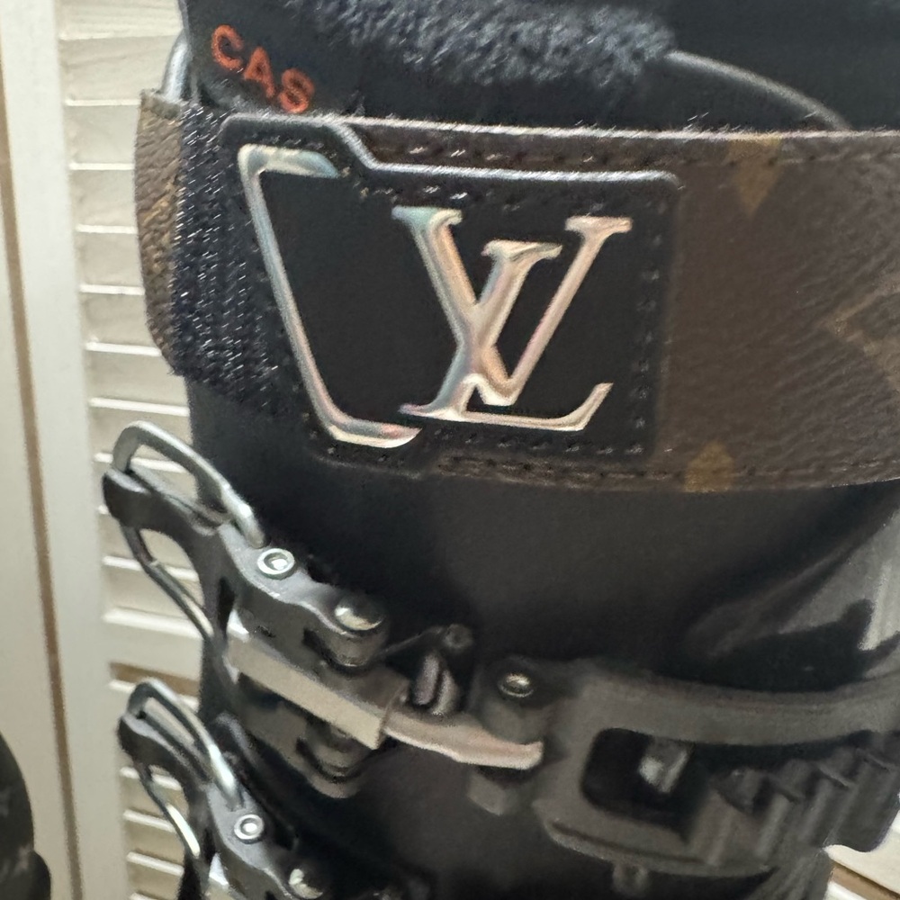 SOLD
Louis Vuitton Limited Edition Heated Ski Boots - Picture 12 of 16